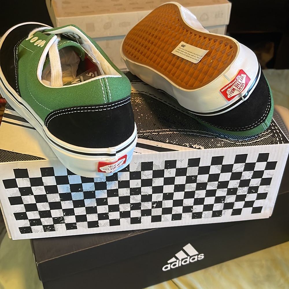 Vans - Picture 4 of 6